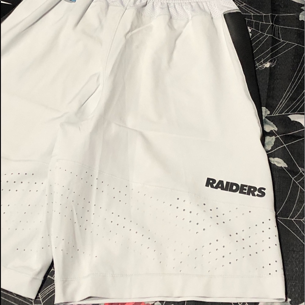 NIKE DRI-FIT SPEED FLY OAKLAND RAIDERS VENT SHORTS - Picture 8 of 8